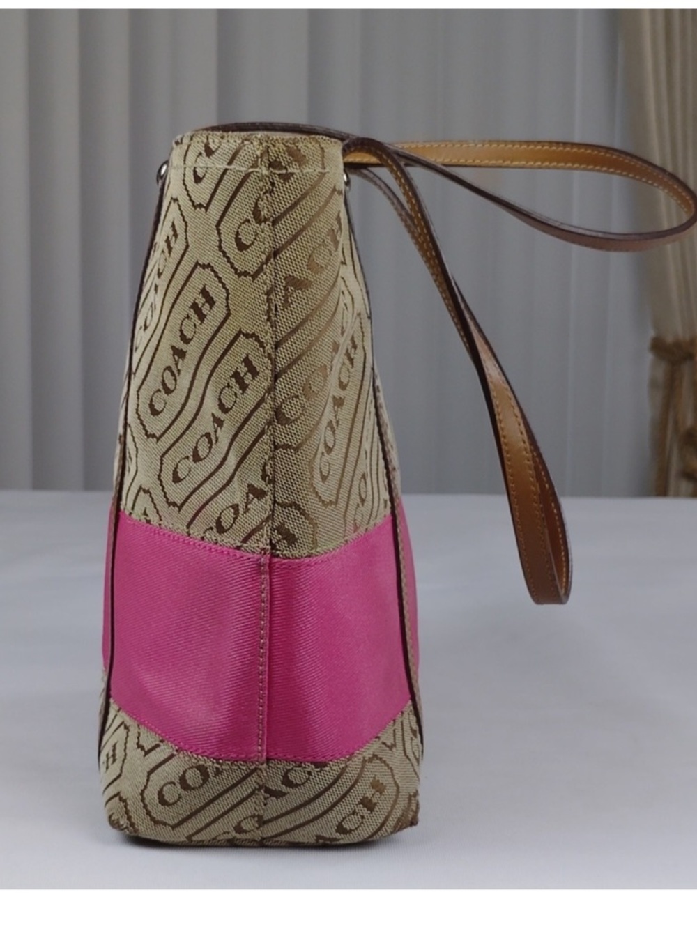 Coach Signature Logo Canvas Tote
Handbag. - Picture 3 of 16